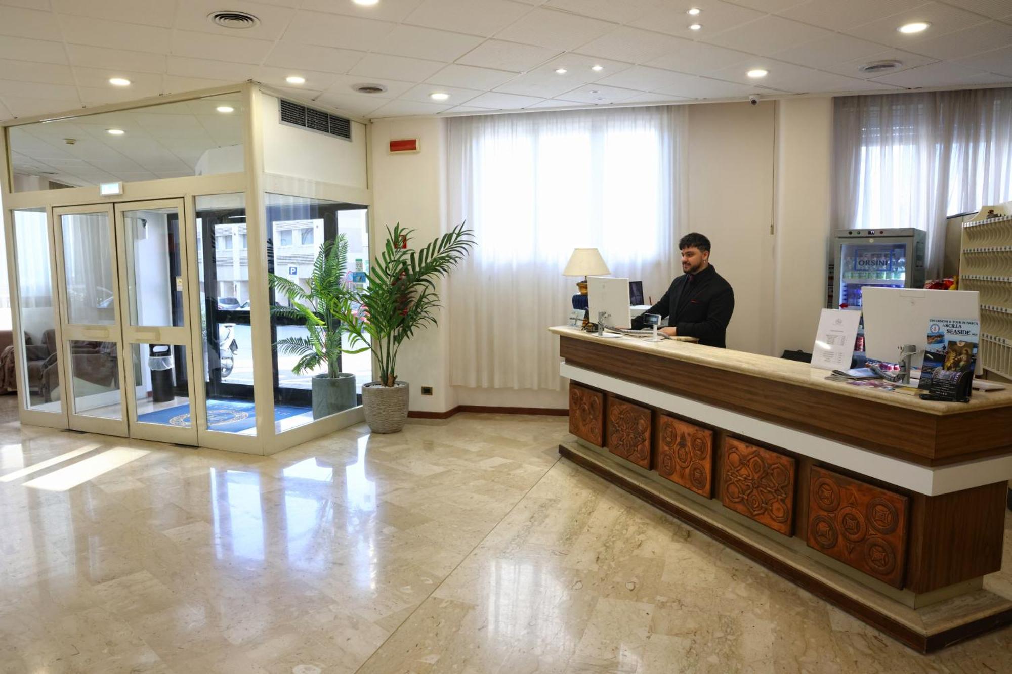 Hotel Palace Masoanri'S Reggio Calabria Esterno foto